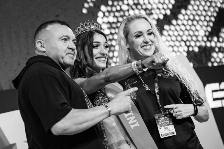 – Giulia Bianchi, Becky Clawson, Emilio Martínez –
